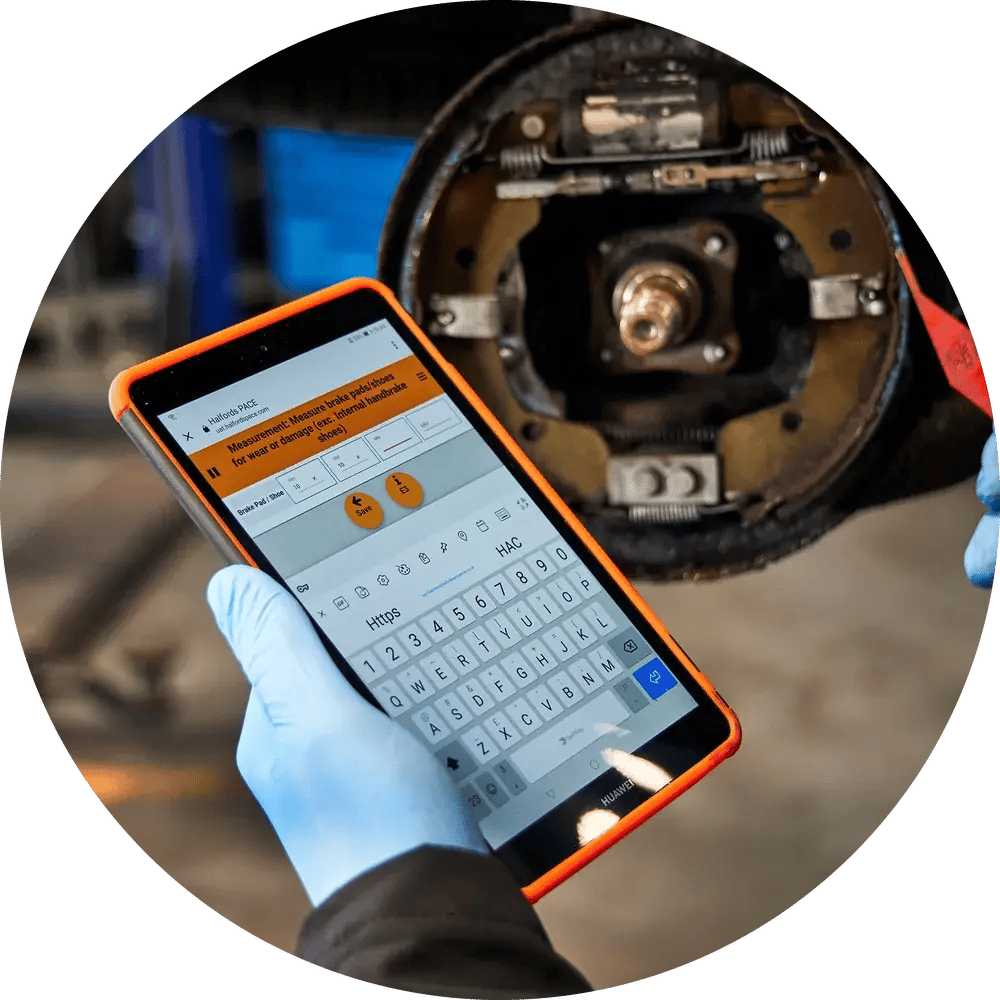 halfords-pace-tablet-curved
