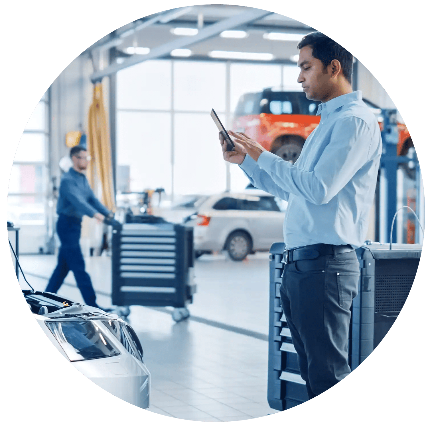 Mechanic-with-Ipad-in-garage-optimized Mechanic-with-Ipad-in-garage-optimized